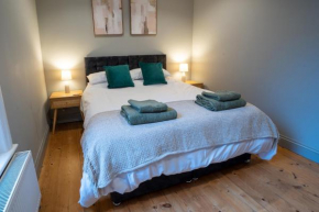 4 Bedroom Winchester Town House, central, parking